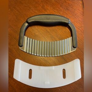 New Pampered Chef Crinkle Cutter Rocker Tool